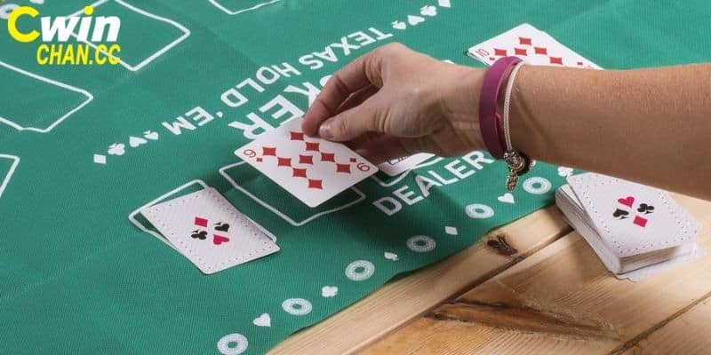 Hướng dẫn cách chơi mini poker dễ thắng tại cwin